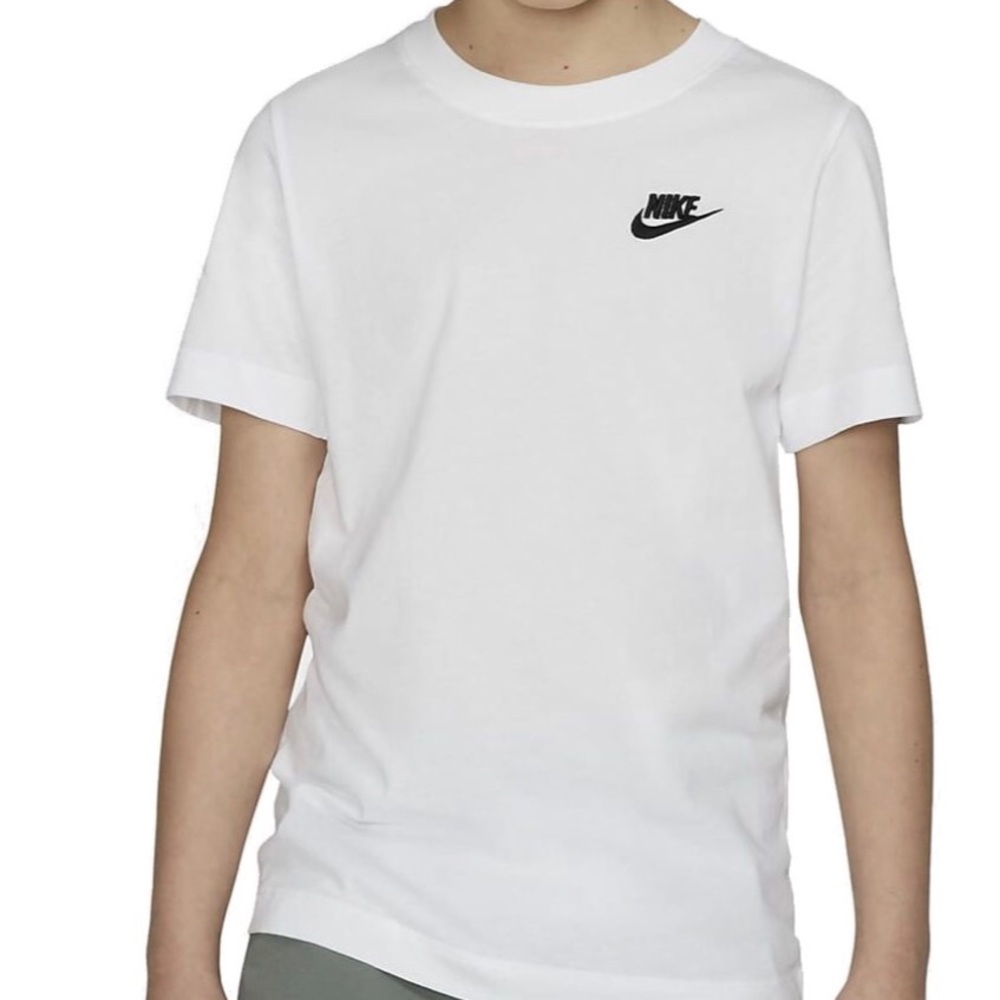 Nike Sportswear Boys' T-Shirt
White / Black
SKU: AR5254-100